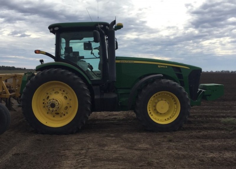 JOHN DEERE 8345R Tractor