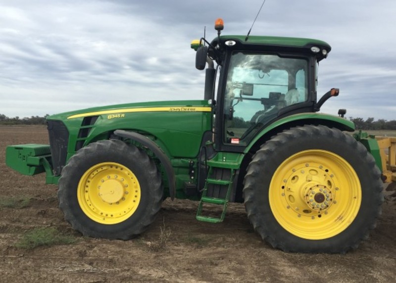 JOHN DEERE 8345R Tractor