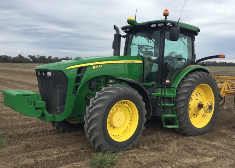 JOHN DEERE 8345R Tractor