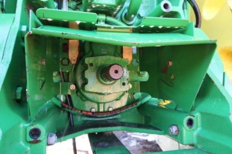 JOHN DEERE 8335R Tractor