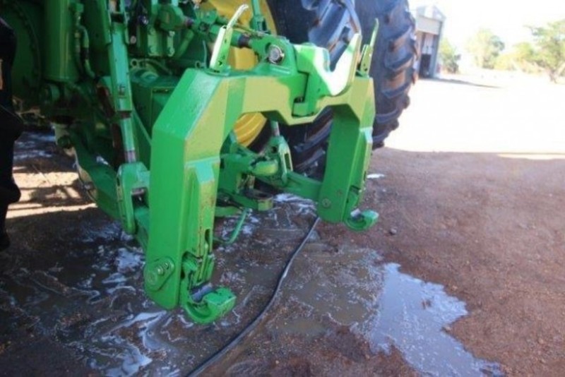 JOHN DEERE 8335R Tractor