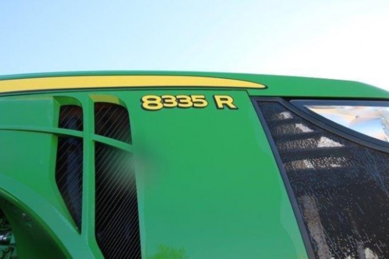 JOHN DEERE 8335R Tractor