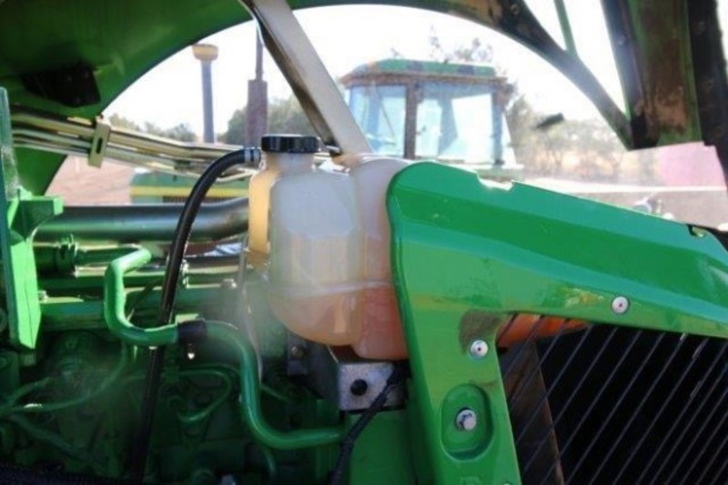 JOHN DEERE 8335R Tractor