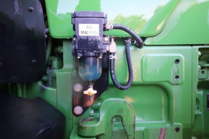 JOHN DEERE 8335R Tractor
