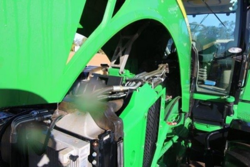 JOHN DEERE 8335R Tractor