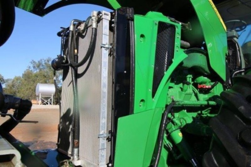JOHN DEERE 8335R Tractor