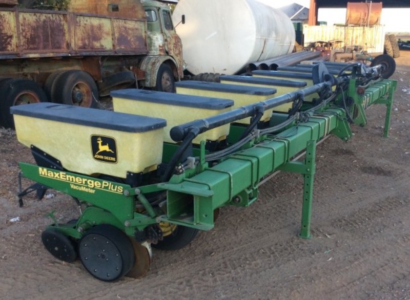 JOHN DEERE 1700 Seeding Planting Equip