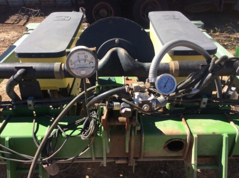 JOHN DEERE 1700 Seeding Planting Equip