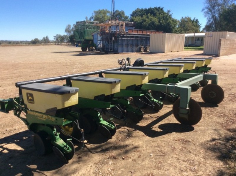 JOHN DEERE 1700 Seeding Planting Equip