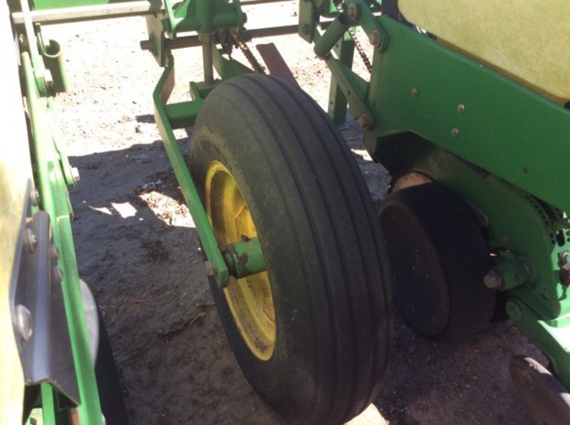 JOHN DEERE 1700 Seeding Planting Equip