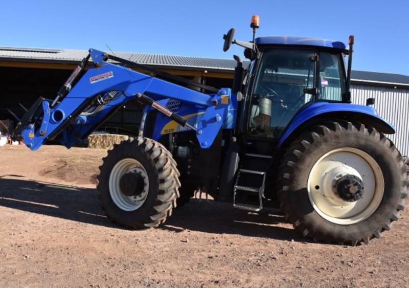 NEW HOLLAND TG230 Tractor