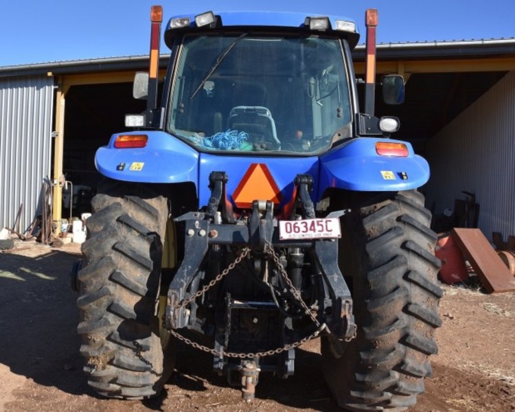 NEW HOLLAND TG230 Tractor