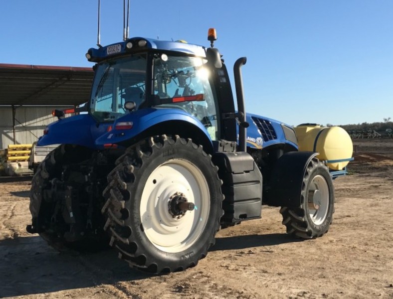 NEW HOLLAND T8.390 Tractor