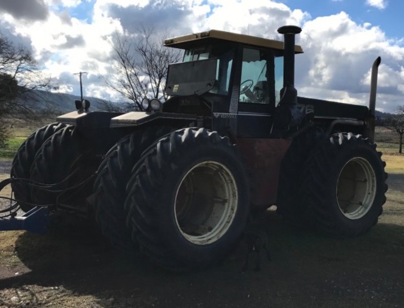 Versatile 876 Tractor