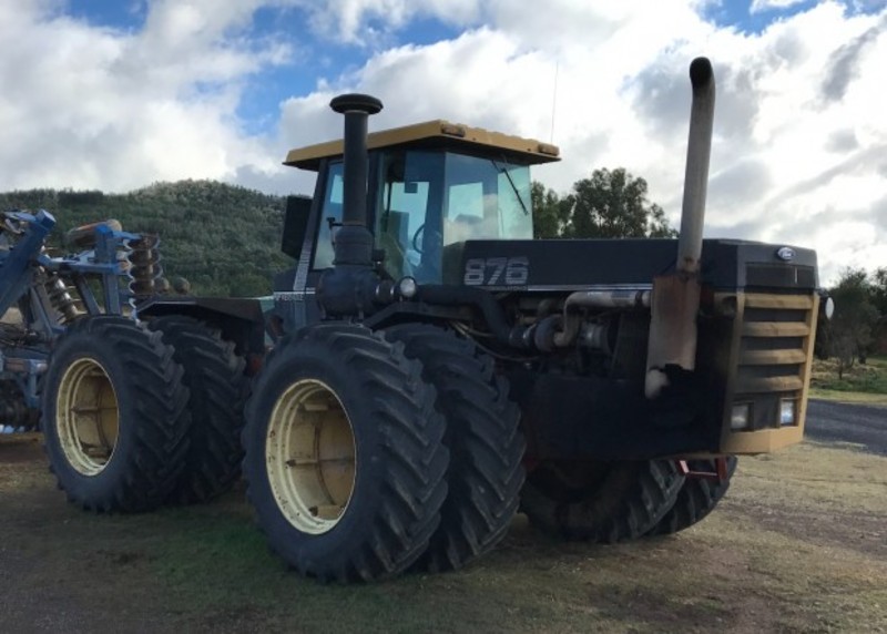 Versatile 876 Tractor