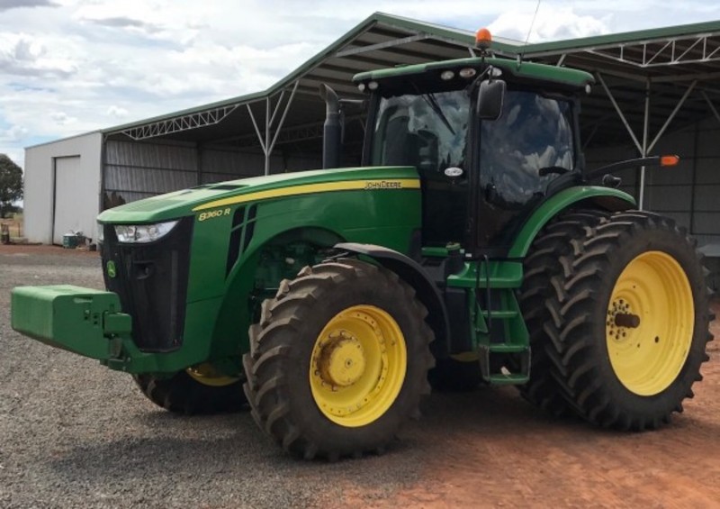 JOHN DEERE 8360R Tractor