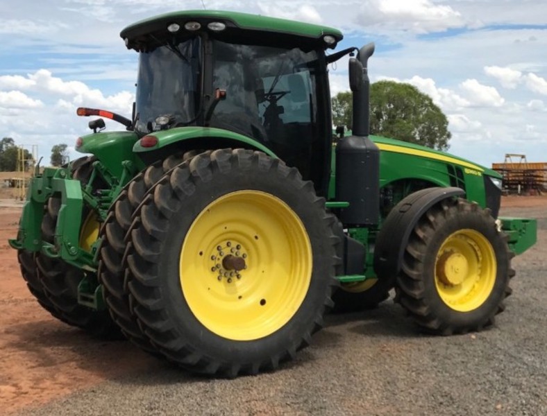 JOHN DEERE 8360R Tractor