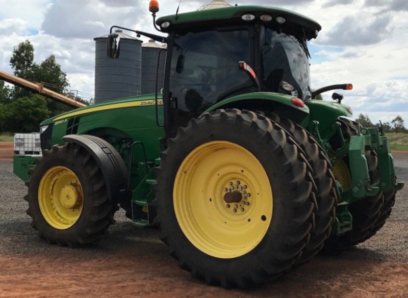 JOHN DEERE 8360R Tractor