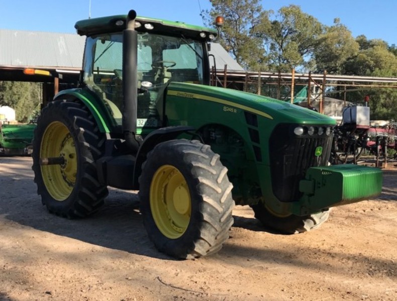 JOHN DEERE 8245R Tractor