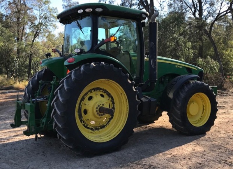 JOHN DEERE 8245R Tractor