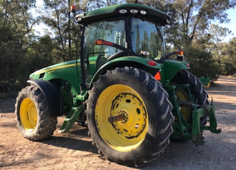 JOHN DEERE 8245R Tractor