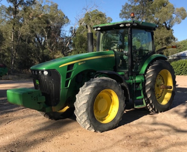JOHN DEERE 8245R Tractor