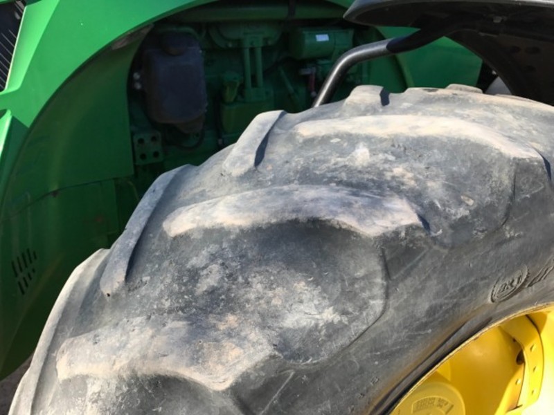 JOHN DEERE 8245R Tractor