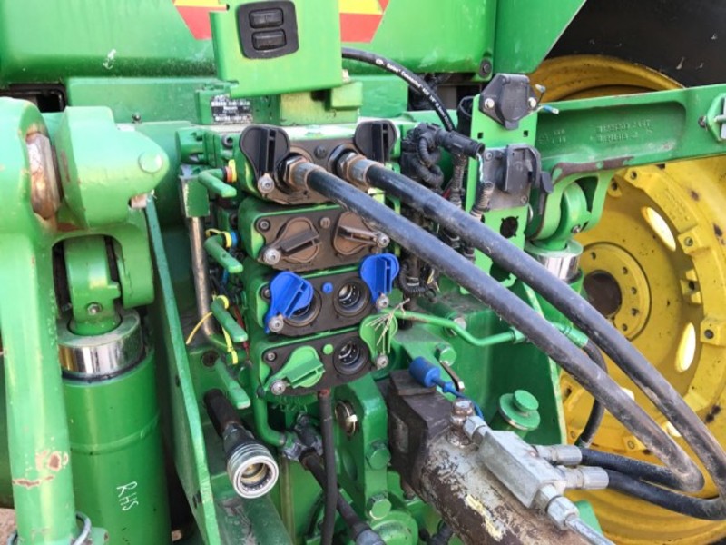 JOHN DEERE 8245R Tractor