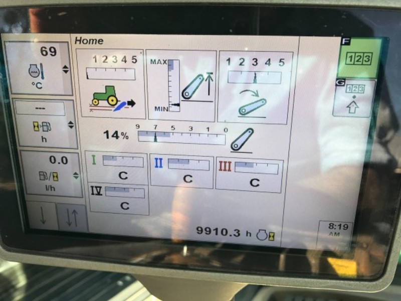 JOHN DEERE 8245R Tractor