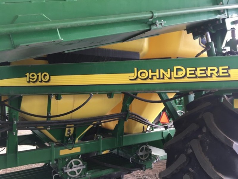 JOHN DEERE 1910 SeedingPlanting Equip