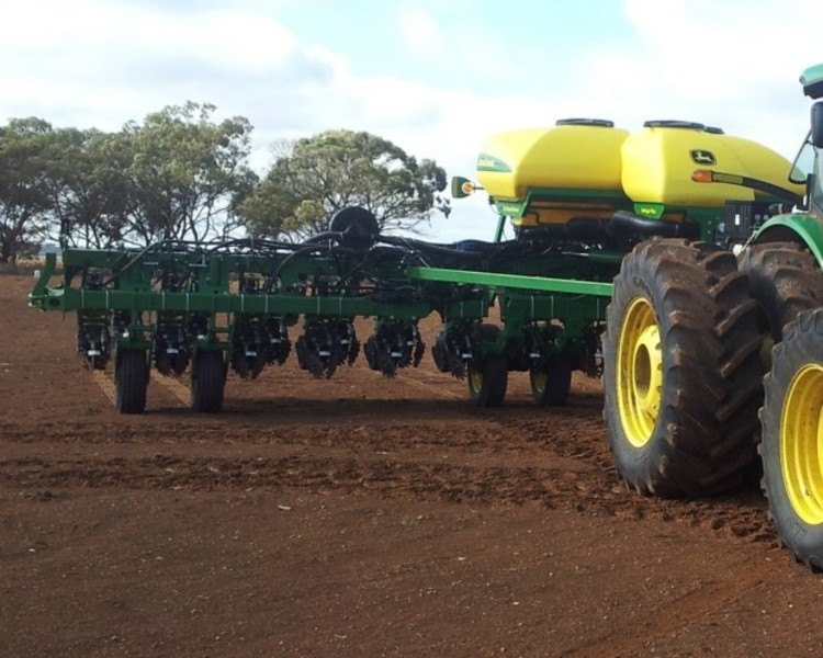 2014 JOHN DEERE 1790 Seeding Planting Equip