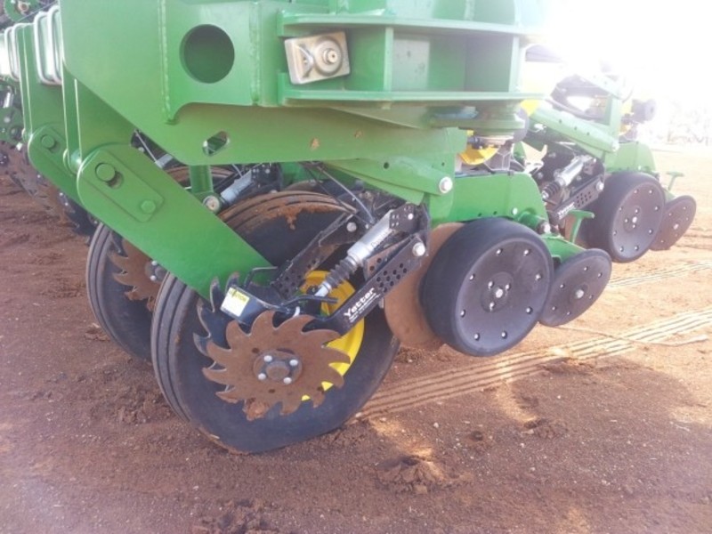 2014 JOHN DEERE 1790 Seeding Planting Equip