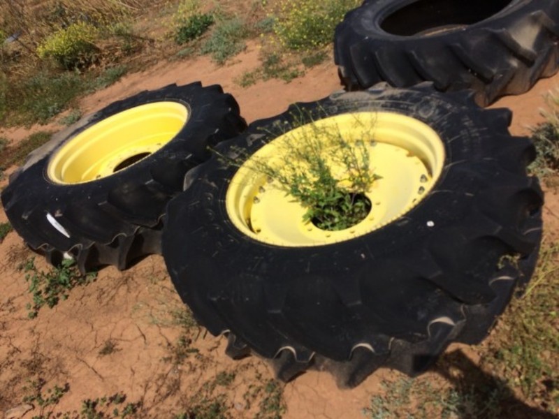 JOHN DEERE 8345R Tractor