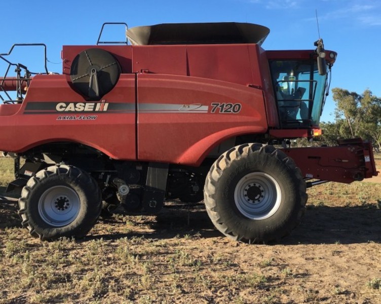 Case IH 7120 Harvester