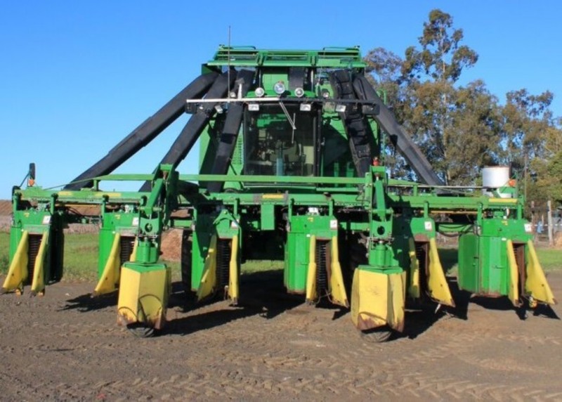 JOHN DEERE 9976 Harvester