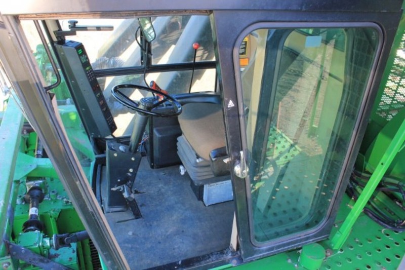 JOHN DEERE 9976 Harvester