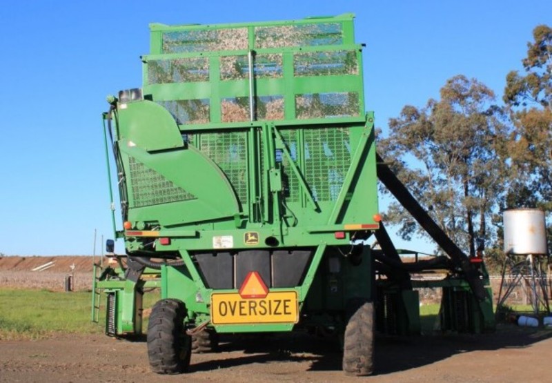 JOHN DEERE 9976 Harvester