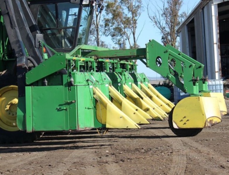 JOHN DEERE 9976 Harvester