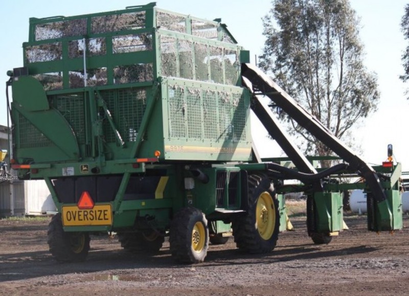 JOHN DEERE 9976 Harvester