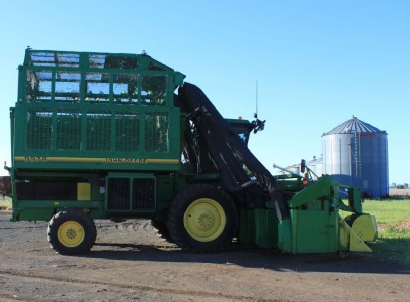 JOHN DEERE 9976 Harvester