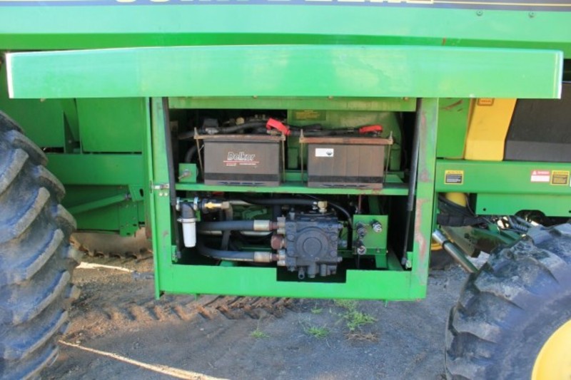 JOHN DEERE 9976 Harvester