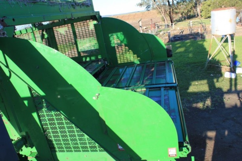 JOHN DEERE 9976 Harvester