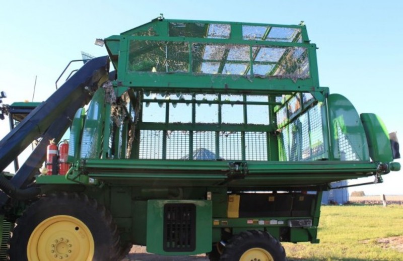 JOHN DEERE 9976 Harvester