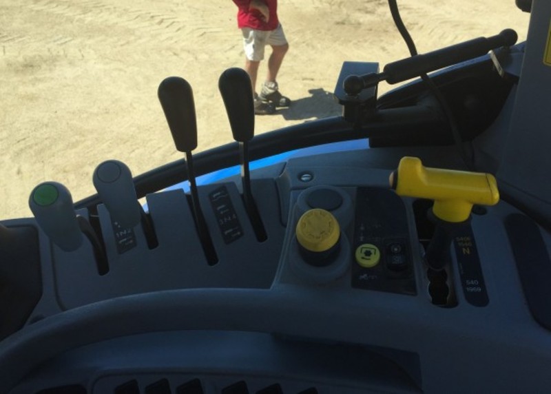 NEW HOLLAND T6050 plus Tractor