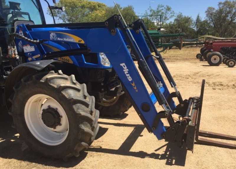NEW HOLLAND T6050 plus Tractor