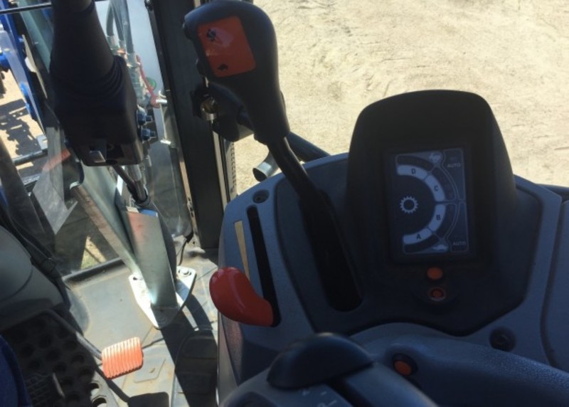 NEW HOLLAND T6050 plus Tractor
