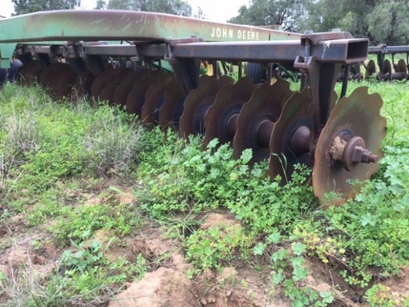 JOHN DEERE 335 Tillage Equip