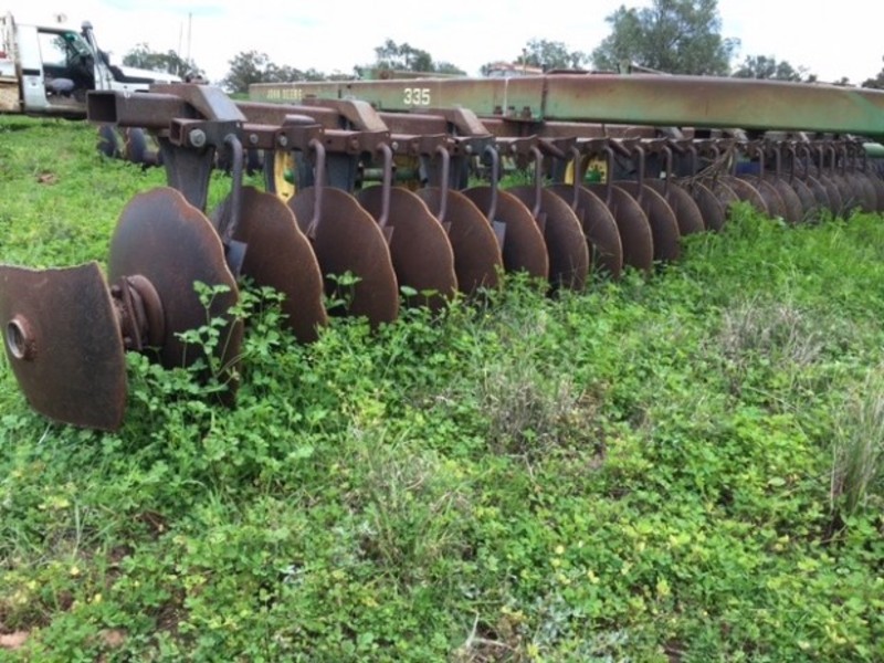 JOHN DEERE 335 Tillage Equip