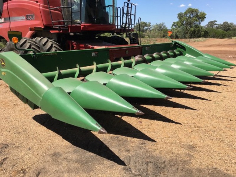 JOHN DEERE 894 Harvester
