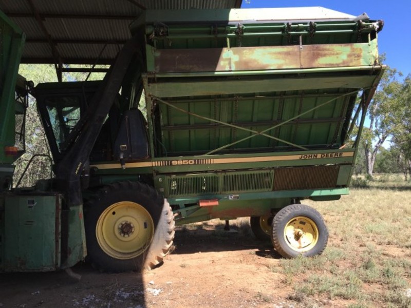 JOHN DEERE 9950 Harvester
